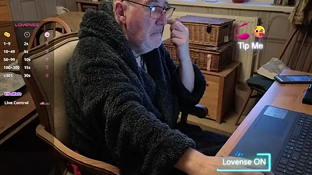 Adamdaddybear online show from 11-20-25, 07:20