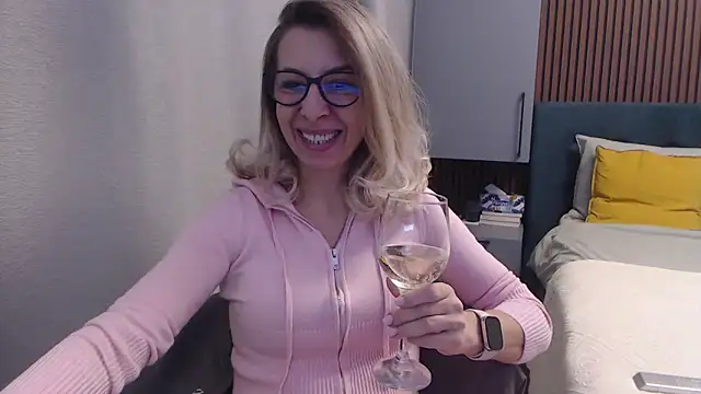 Snapshot of SukyGirl chatting on 02-12-25, 11:40 SukyGirl online show from 02-12-25, 11:40