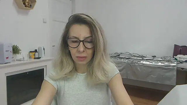 Snapshot of SukyGirl chatting on 03-05-25, 08:54 SukyGirl online show from 03-05-25, 08:54