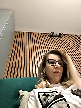 Snapshot of SukyGirl chatting on 02-19-25, 06:22 SukyGirl online show from 02-19-25, 06:22