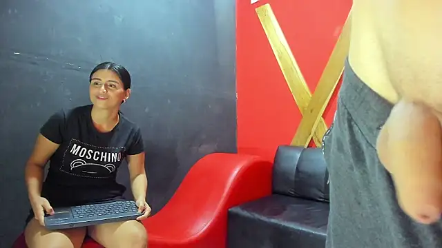 Snapshot of dirty_couple22 chatting on 03-18-25, 02:06 dirty couple22 online show from 03-18-25, 02:06