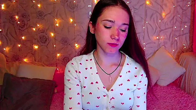 fluffy kitty  online show from 10-07-25, 01:12