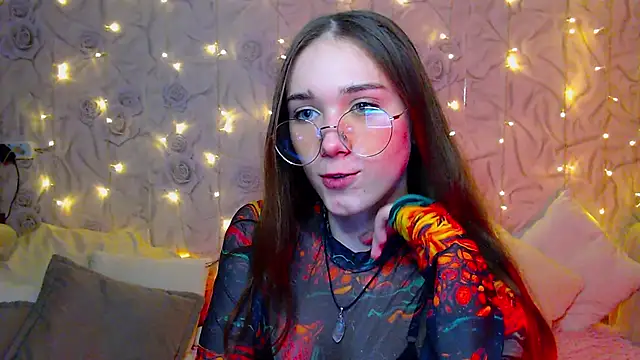 fluffy kitty  online show from 10-08-25, 01:23