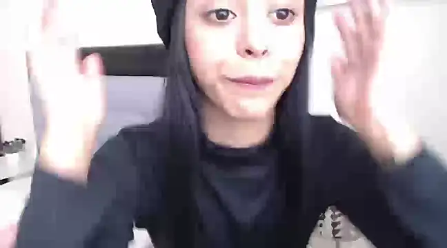 Snapshot of okunee chatting on 02-12-25, 03:40 okunee online show from 02-12-25, 03:40