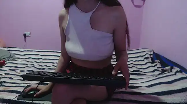 Snapshot of Merliina_1 chatting on 01-07-25, 12:45 Merliina 1 online show from 01-07-25, 12:45