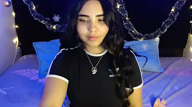 Snapshot of Miapeyton chatting on 12-13-24, 03:43 Miapeyton online show from 12-13-24, 03:43