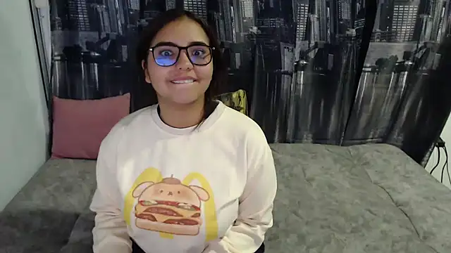 Snapshot of Miapeyton chatting on 02-13-25, 10:33 Miapeyton online show from 02-13-25, 10:33