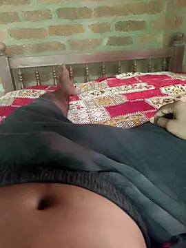 Snapshot of Shibuvyyyy chatting on 10-18-25, 04:03 Shibuvyyyy online show from 10-18-25, 04:03