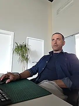 Snapshot of Lucas___81 chatting on 05-09-26, 09:56 Lucas 81 online show from 05-09-26, 09:56