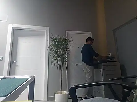 Lucas   81 online show from 10-27-25, 07:37