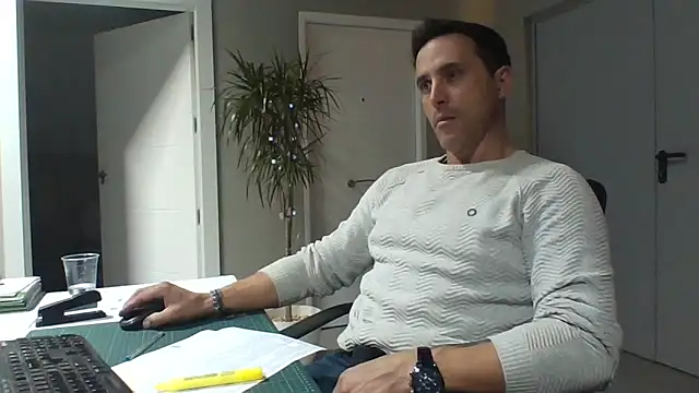 Lucas   81 online show from 12-17-25, 07:19