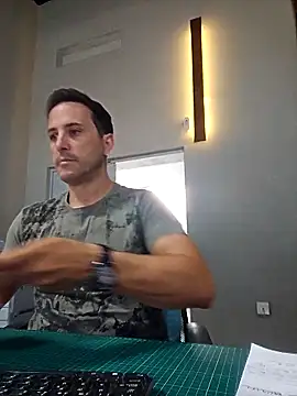 Snapshot of Lucas___81 chatting on 10-25-25, 07:51 Lucas   81 online show from 10-25-25, 07:51