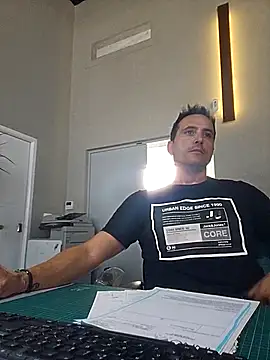 Snapshot of Lucas___81 chatting on 10-18-25, 09:33 Lucas   81 online show from 10-18-25, 09:33
