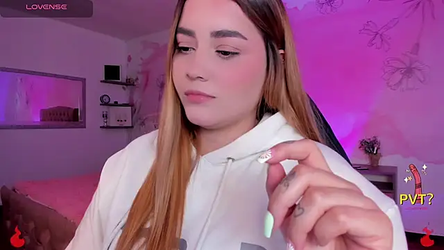 Snapshot of Lucia_star__ chatting on 02-22-25, 02:28 Lucia star online show from 02-22-25, 02:28