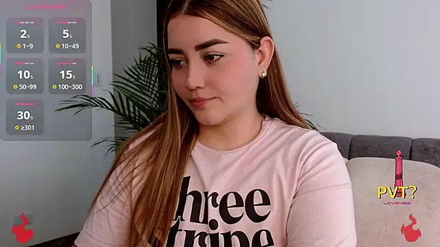 Snapshot of Lucia_star__ chatting on 10-18-25, 04:20 Lucia star online show from 10-18-25, 04:20