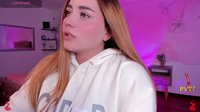 Snapshot of Lucia_star__ chatting on 02-22-25, 05:44 Lucia star online show from 02-22-25, 05:44