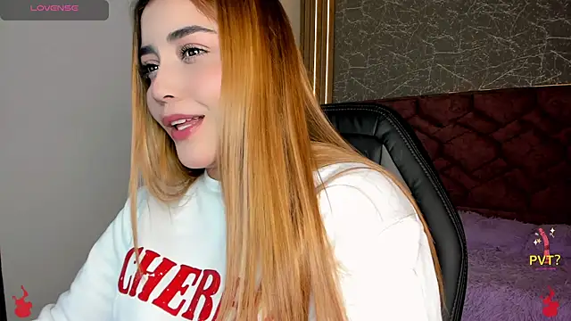 Snapshot of Lucia_star__ chatting on 01-24-25, 08:00 Lucia star online show from 01-24-25, 08:00