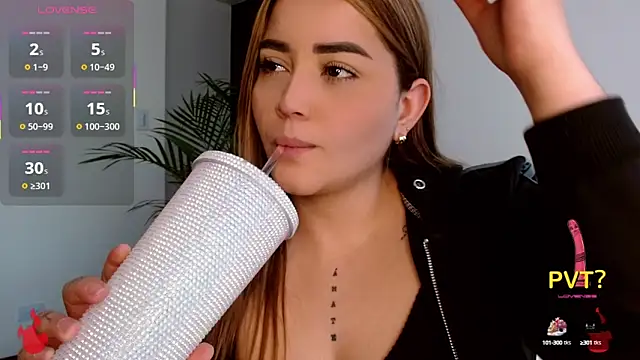 Snapshot of Lucia_star__ chatting on 10-13-25, 04:41 Lucia star online show from 10-13-25, 04:41