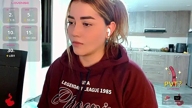 Snapshot of Lucia_star__ chatting on 11-18-25, 01:54 Lucia star online show from 11-18-25, 01:54