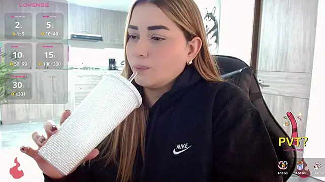 Snapshot of Lucia_star__ chatting on 12-05-25, 12:21 Lucia star online show from 12-05-25, 12:21