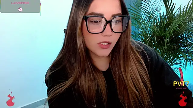 Snapshot of Lucia_star__ chatting on 06-18-26, 11:21 Lucia star online show from 06-18-26, 11:21