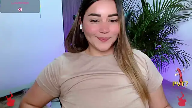 Snapshot of Lucia_star__ chatting on 06-28-26, 01:23 Lucia star online show from 06-28-26, 01:23