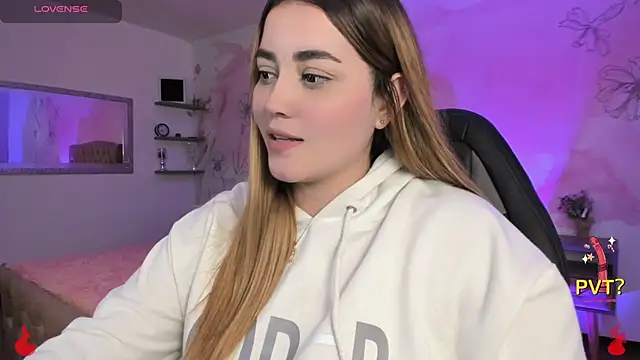 Snapshot of Lucia_star__ chatting on 02-18-25, 05:42 Lucia star online show from 02-18-25, 05:42