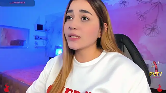 Snapshot of Lucia_star__ chatting on 02-19-25, 05:27 Lucia star online show from 02-19-25, 05:27