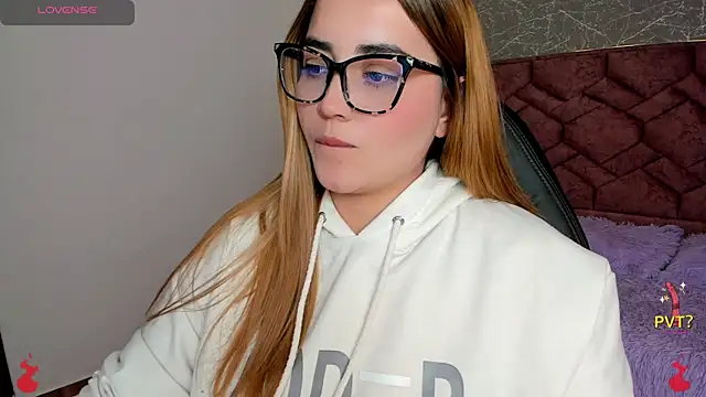 Snapshot of Lucia_star__ chatting on 01-21-25, 06:23 Lucia star online show from 01-21-25, 06:23