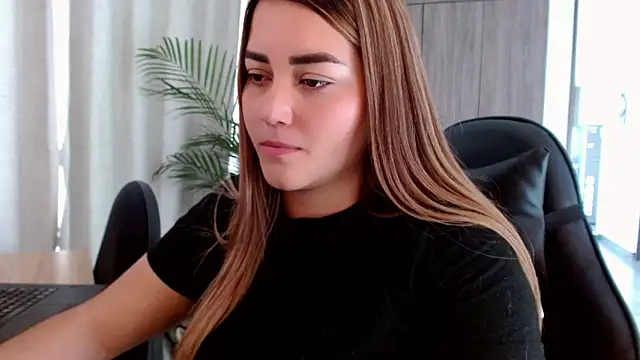 Snapshot of Lucia_star__ chatting on 01-17-26, 08:45 Lucia star online show from 01-17-26, 08:45