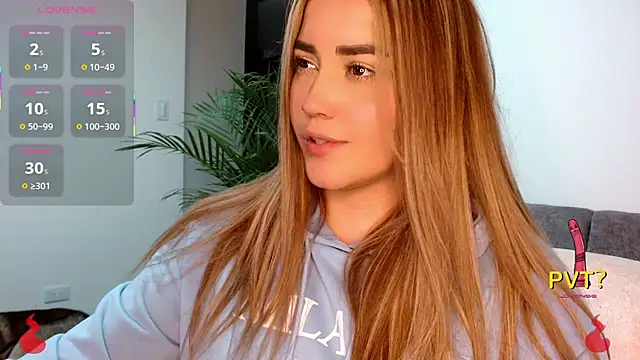 Snapshot of Lucia_star__ chatting on 10-11-25, 11:17 Lucia star online show from 10-11-25, 11:17