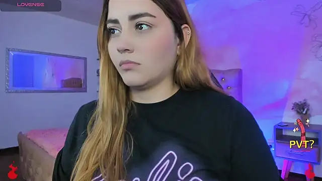 Snapshot of Lucia_star__ chatting on 02-14-25, 05:30 Lucia star online show from 02-14-25, 05:30