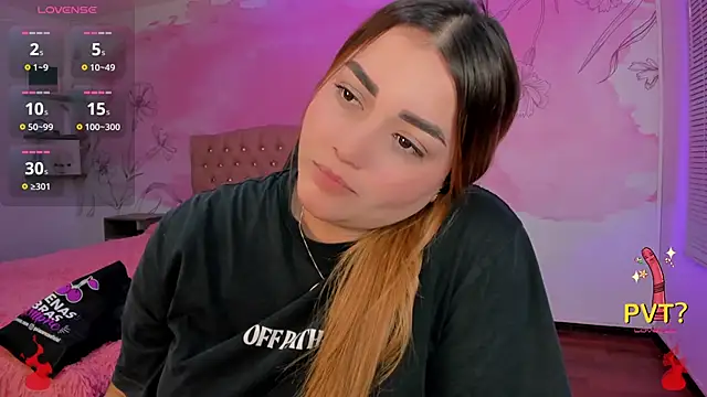 Snapshot of Lucia_star__ chatting on 03-19-25, 06:46 Lucia star online show from 03-19-25, 06:46