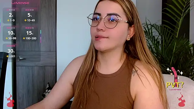 Snapshot of Lucia_star__ chatting on 11-03-25, 04:10 Lucia star online show from 11-03-25, 04:10