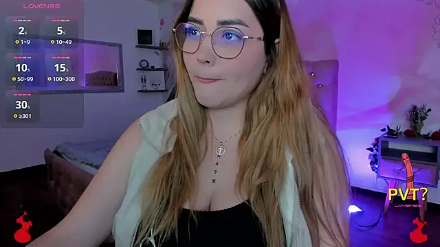 Snapshot of Lucia_star__ chatting on 03-21-25, 03:22 Lucia star online show from 03-21-25, 03:22