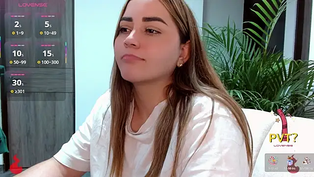 Snapshot of Lucia_star__ chatting on 10-28-25, 02:45 Lucia star online show from 10-28-25, 02:45