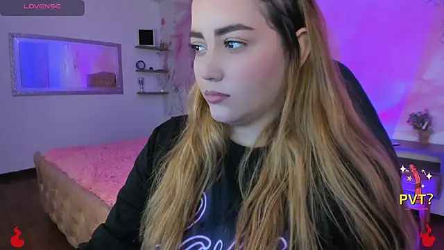 Snapshot of Lucia_star__ chatting on 02-14-25, 02:28 Lucia star online show from 02-14-25, 02:28