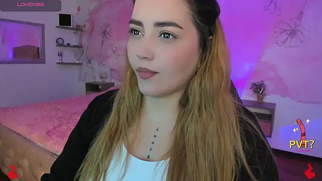 Snapshot of Lucia_star__ chatting on 02-13-25, 02:45 Lucia star online show from 02-13-25, 02:45