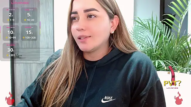 Snapshot of Lucia_star__ chatting on 10-31-25, 02:30 Lucia star online show from 10-31-25, 02:30