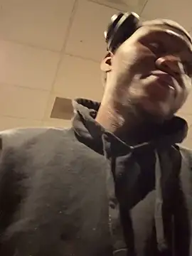 Festivitiesking1 online show from 12-19-25, 03:21