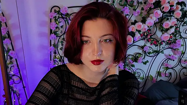 Snapshot of LisaVamp chatting on 10-13-25, 12:12 LisaVamp online show from 10-13-25, 12:12