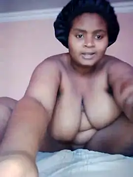 Snapshot of vocalistbabe chatting on 10-21-25, 03:22 vocalistbabe online show from 10-21-25, 03:22