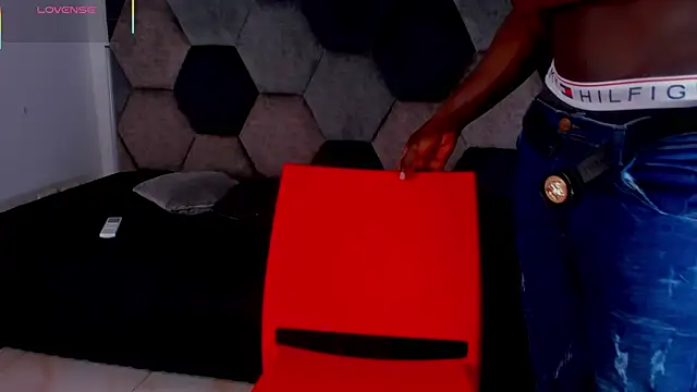 Latrellx7 online show from 04-10-26, 03:46