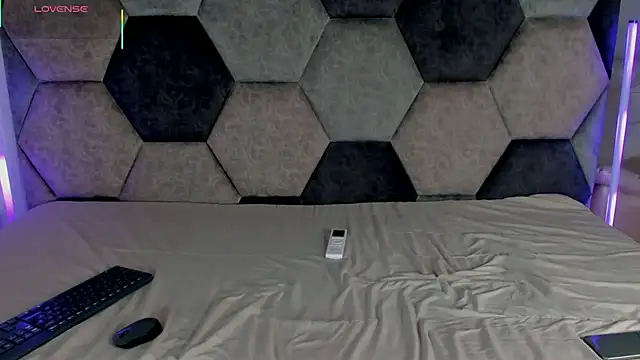 Latrellx7 online show from 05-18-26, 03:06