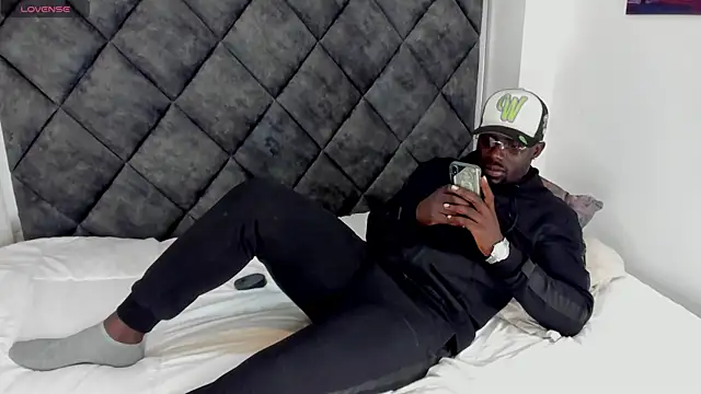 Latrellx7 online show from 09-12-25, 03:28