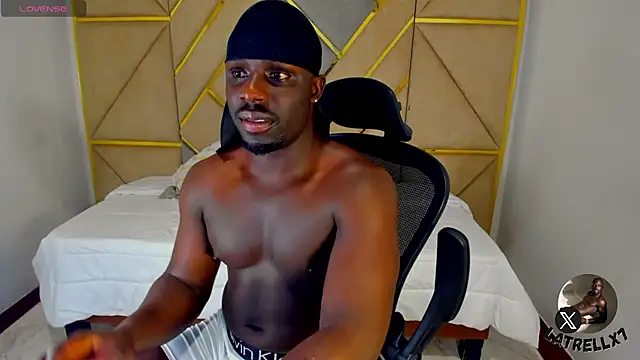 Latrellx7 online show from 11-27-25, 03:18