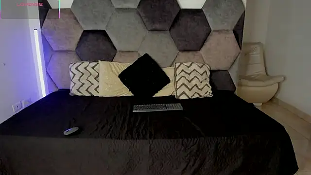Latrellx7 online show from 04-23-26, 03:24
