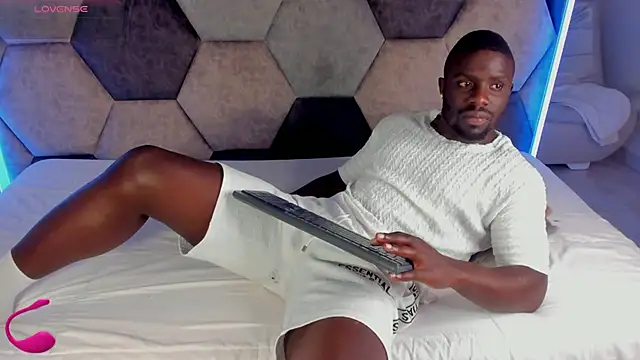 Snapshot of Latrellx7 chatting on 02-16-26, 03:38 Latrellx7 online show from 02-16-26, 03:38