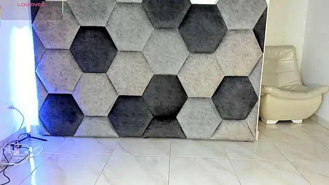 Latrellx7 online show from 04-05-26, 03:35