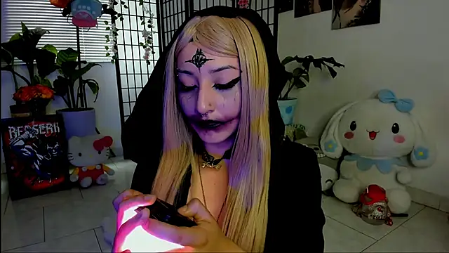 julyana  online show from 11-08-25, 05:27